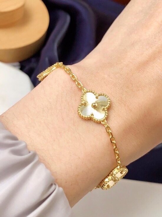 Authentic Women's Van Cleef & Arpels 5 Motif Alhambra Bracelet 18K Gold - Picture 6 of 6